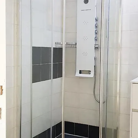 Modern - Comfortable Beds - Wellnes Shower * Λάρνακα