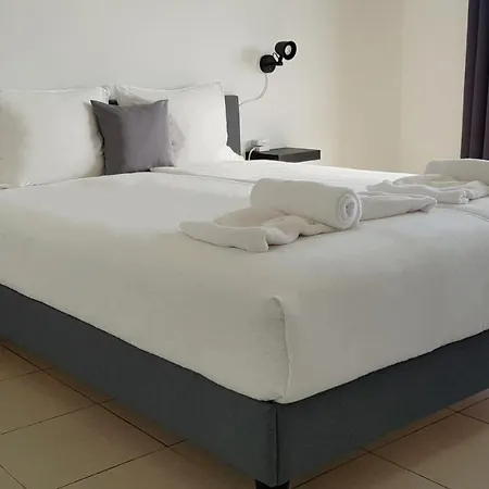 Appartement Modern - Comfortable Beds - Wellnes Shower Larnaca